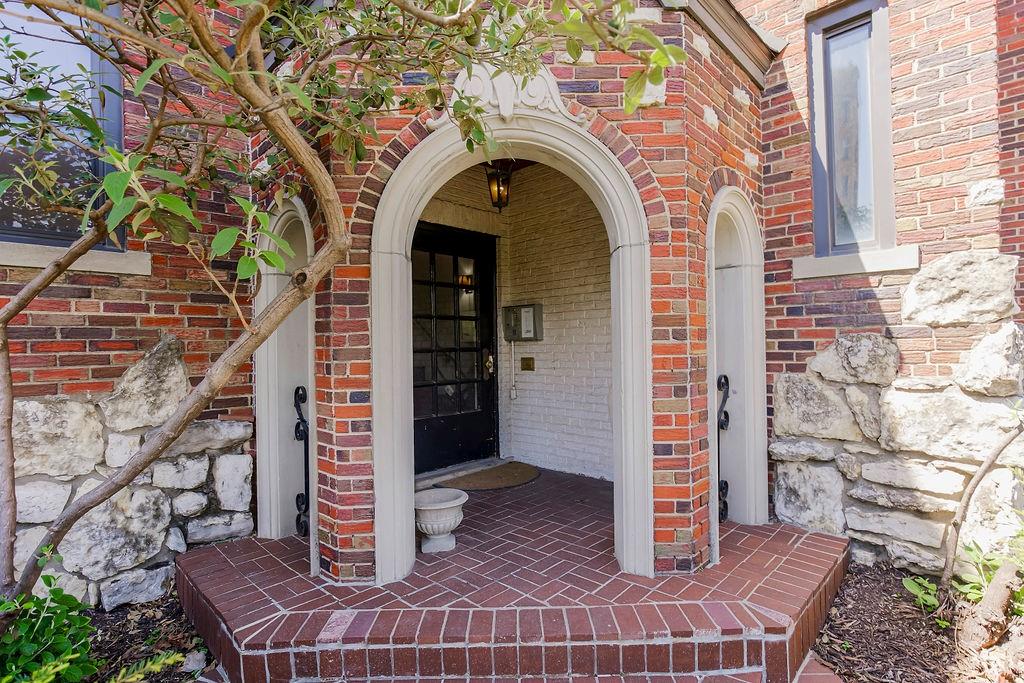 700 W 48th Street 301