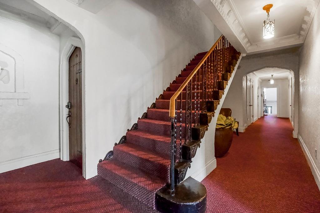 700 W 48th Street 301