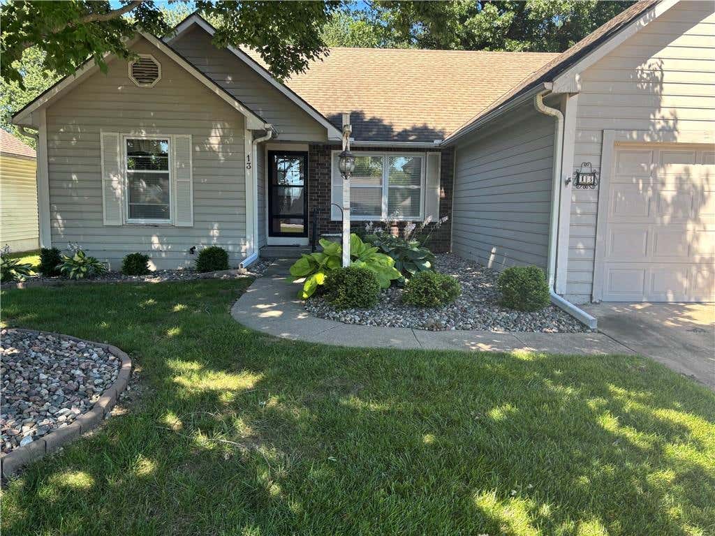 Photo of 13 Stratford Place Point, St Joseph, MO 64506 (MLS # 2626930)