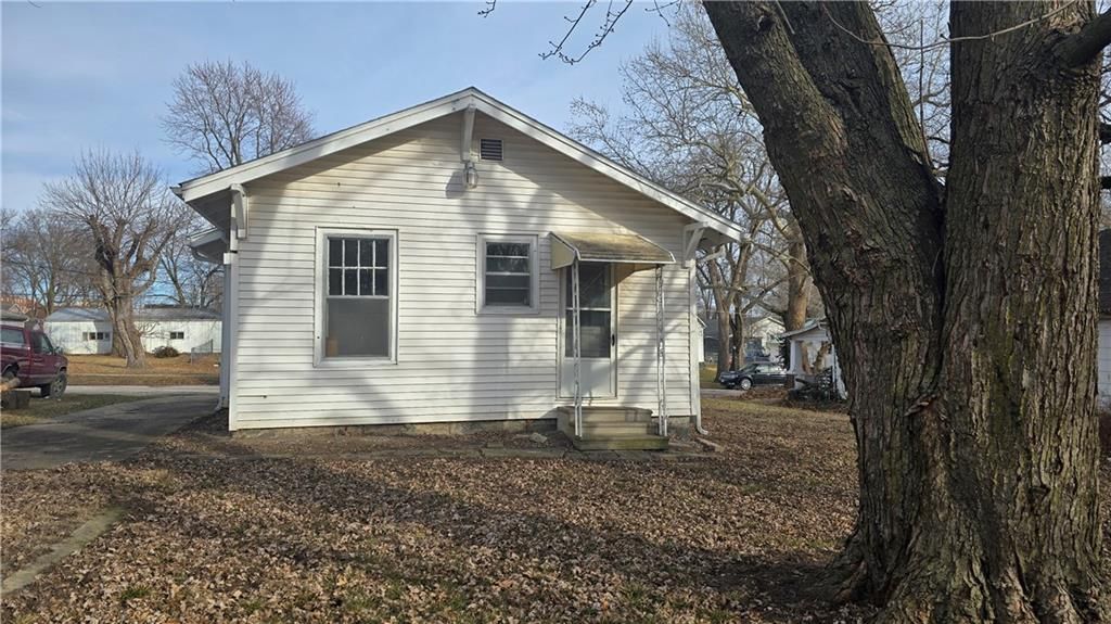 Photo of 340 Mansur Street, Chillicothe, MO 64601 (MLS # 2607504)