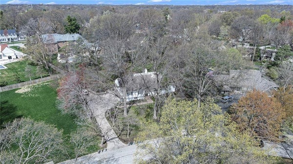 6530 OVERHILL RD, MISSION HILLS, KS 66208 - Image 66fd2082a88101c8fff0062dfc6c837e/1866653793