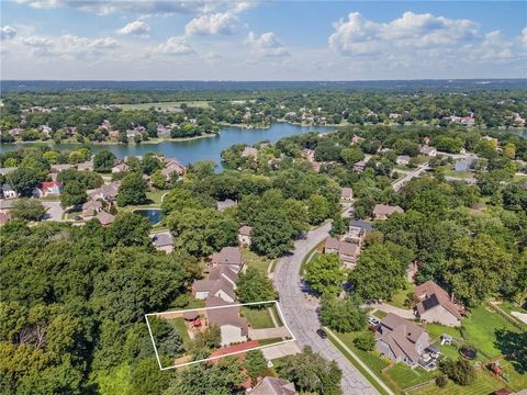 205 NE Shoreview Drive Lee's Summit MO 64064