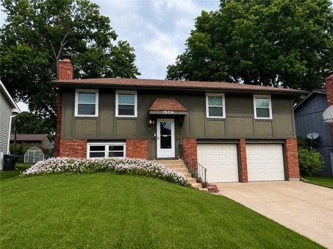 Photo of 1509 Scarborough Street, Olathe, KS 66062 (MLS # 2631198)