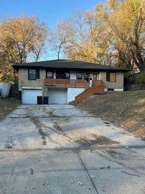 1490 E 77th Street Kansas City MO 64131