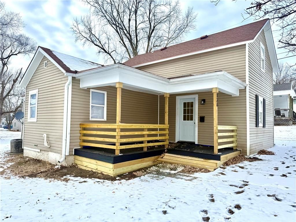 Photo of 126 S Mulberry Street, Maryville, MO 64468 (MLS # 2598402)