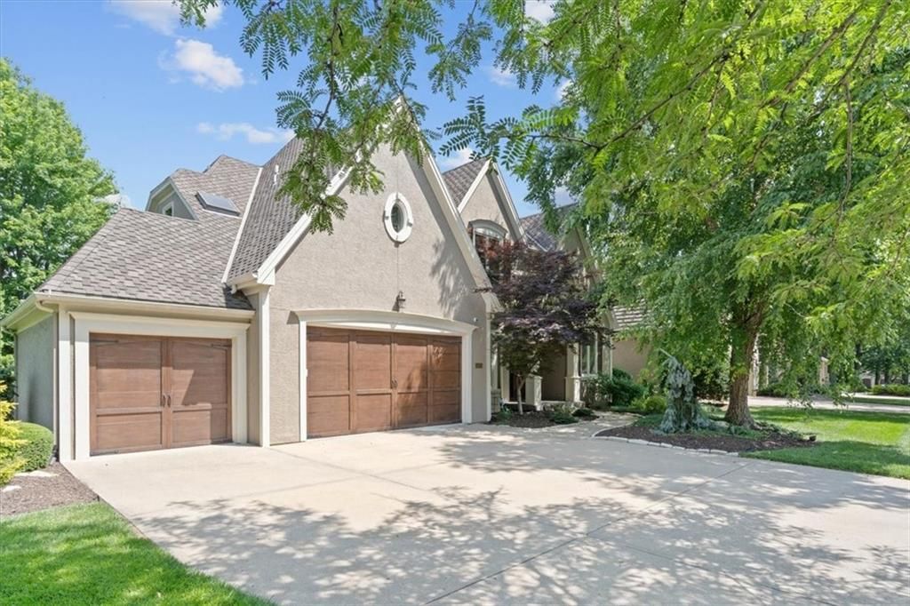Photo of 14605 Dearborn Street, Overland Park, KS 66223 (MLS # 2592573)