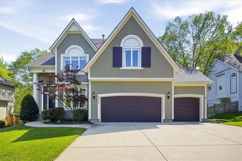 Photo of 5117 W 162nd Street, Stilwell, KS 66085 (MLS # 2615613)