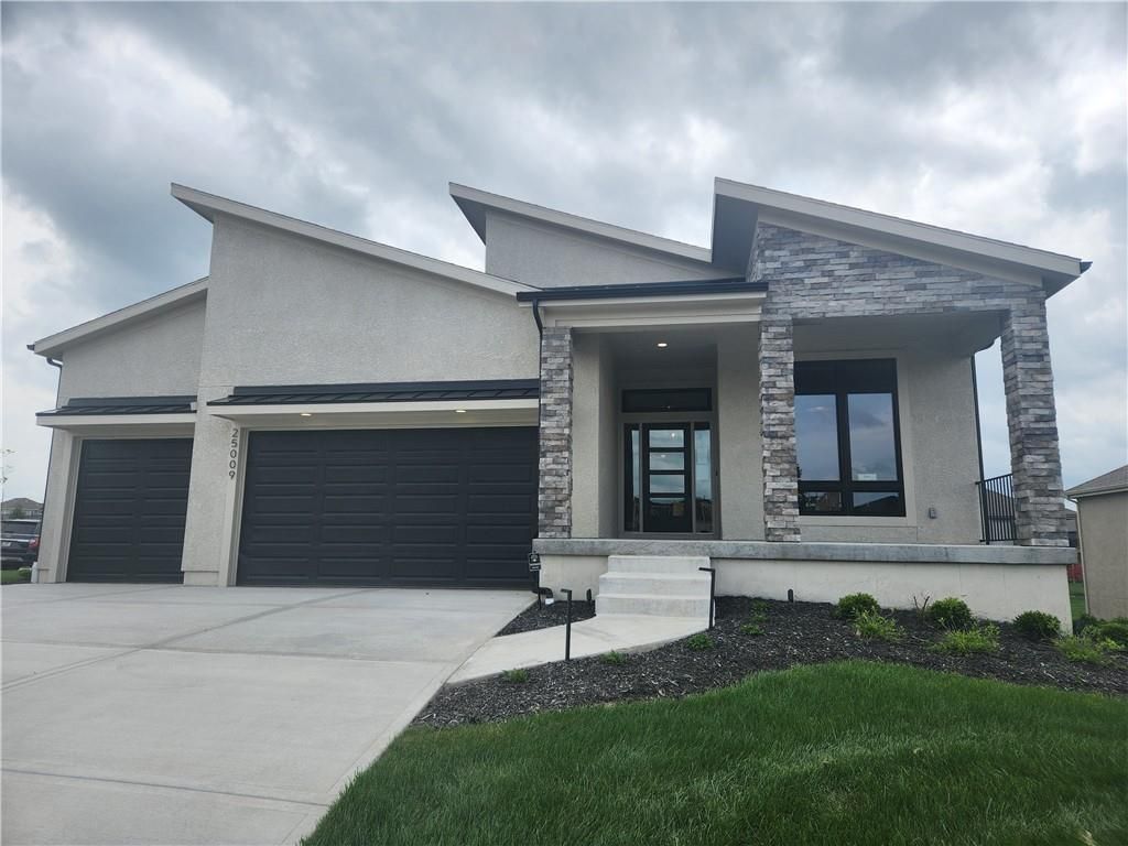 Photo of 25009 W 112th Street, Olathe, KS 66061 (MLS # 2614700)