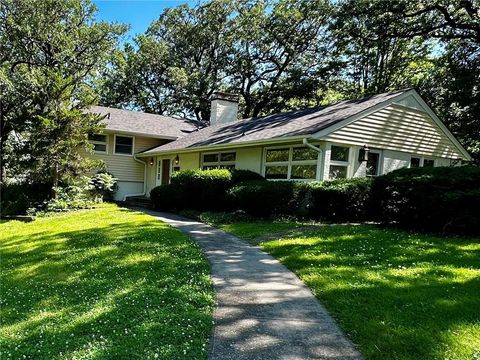 Photo of 403 Lawn Avenue, Maryville, MO 64468 (MLS # 2627222)