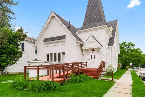 Photo of 304 S Walnut Street, Ottawa, KS 66067 (MLS # 2640825)