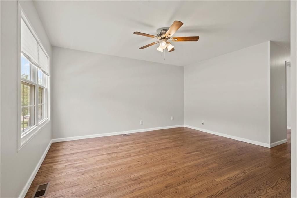 Photo of 307 E 3rd Drive S, Independence, MO 64050 (MLS # 2608052)