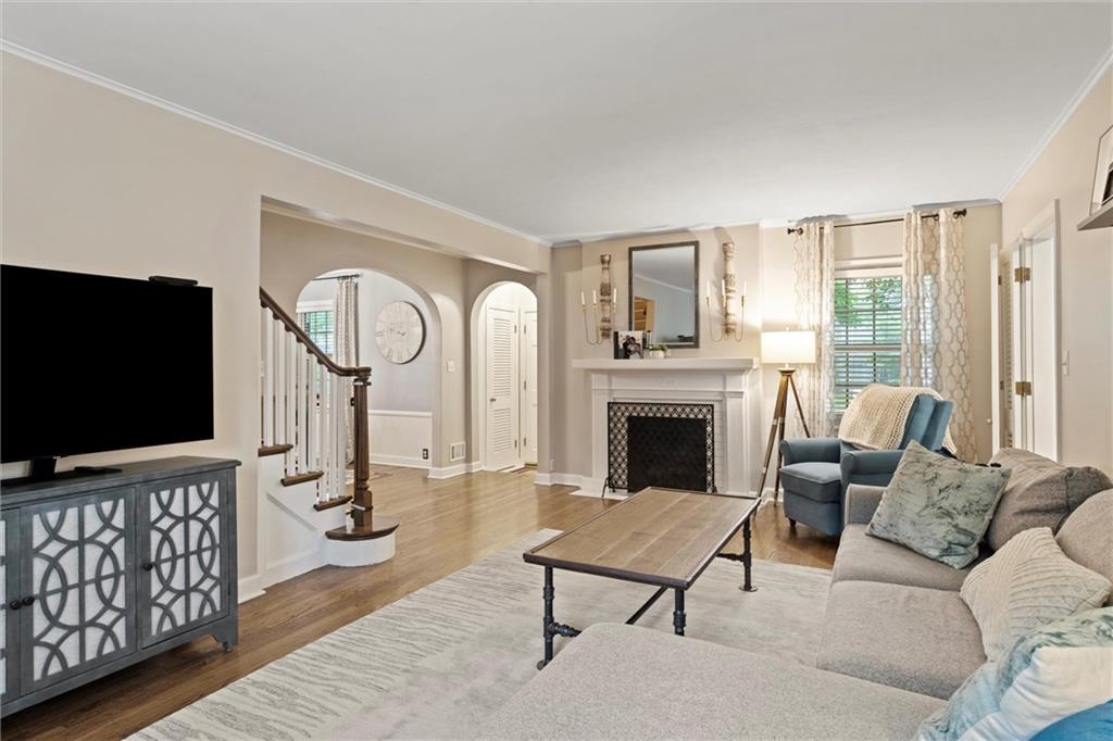 1251 W 72ND Street