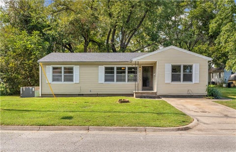 Photo of 635 N Perkins Street, Nevada, MO 64772 (MLS # 2643628)