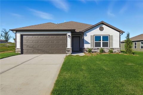 Photo of 1612 SW 9th Street, Oak Grove, MO 64075 (MLS # 2633961)