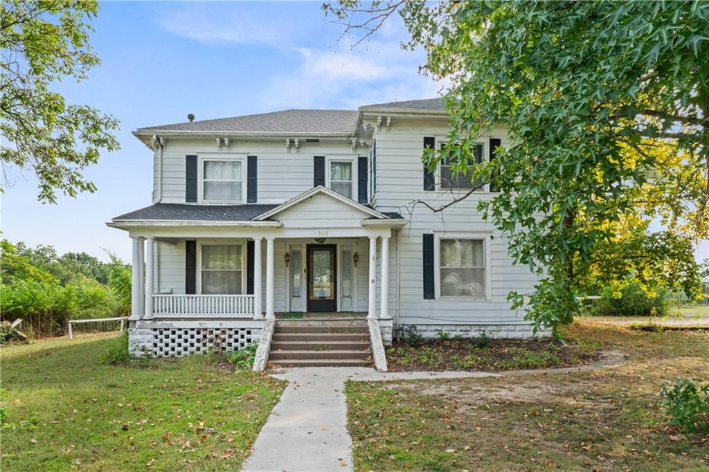 909 S Locust Street