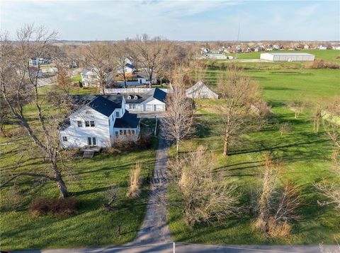 105 N 169 Highway, Gower, MO 64454 - #: 2609042