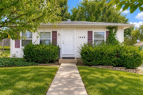 Photo of 1208 NE 46th Terrace, Kansas City, MO 64116 (MLS # 2648050)