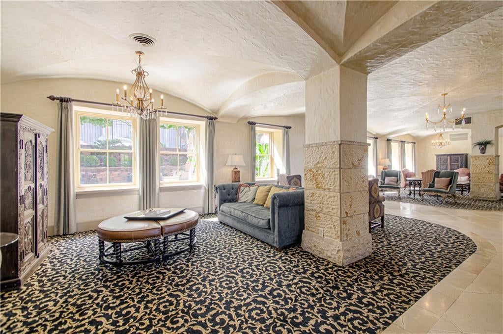 229 Ward Parkway 401B