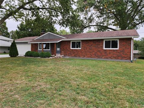 Photo of 5304 Frederick Boulevard, St Joseph, MO 64506 (MLS # 2582696)