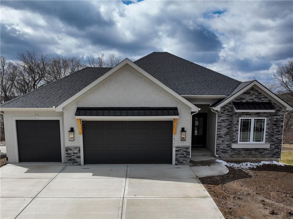 Photo of 1845 Arbor Trail, Liberty, MO 64068 (MLS # 2571216)