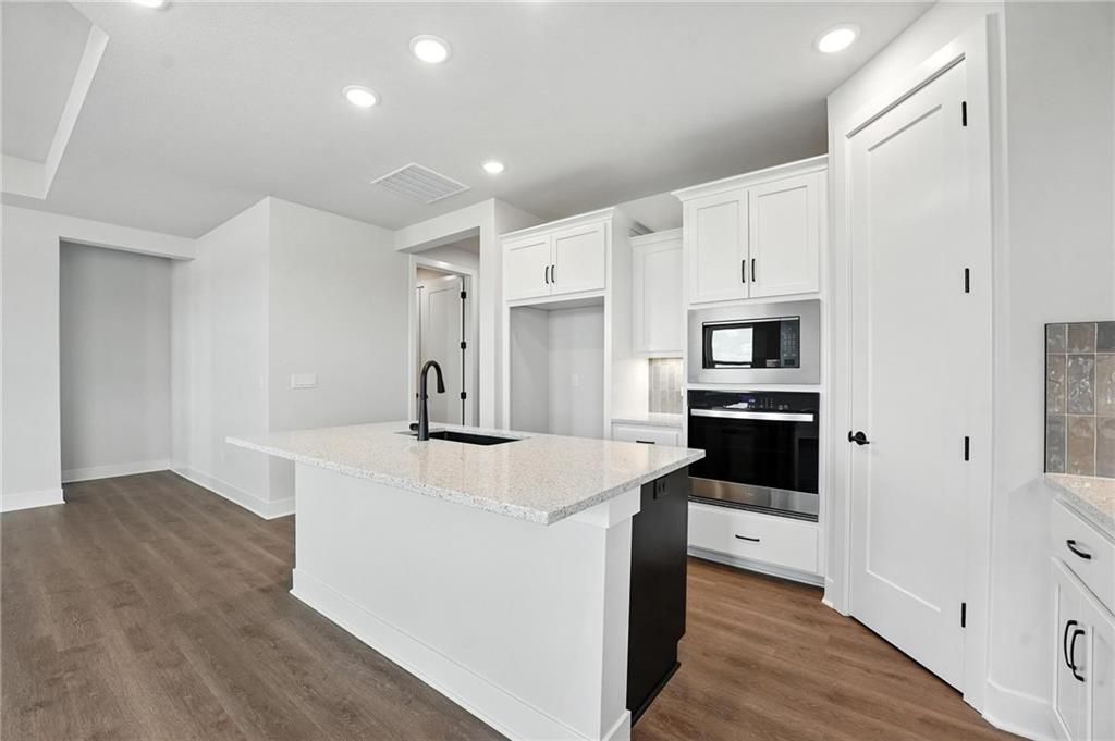 Photo of 1711 NW 105th Street, Kansas City, MO 64155 (MLS # 2592243)