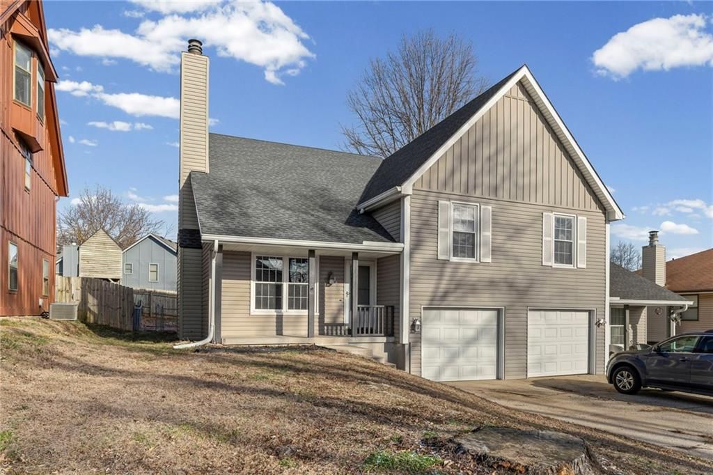 Photo of 1422 La Chateau Drive, Liberty, MO 64068 (MLS # 2592962)