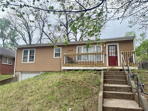 Photo of 1334 Cheyenne Street, Leavenworth, KS 66048 (MLS # 2614180)