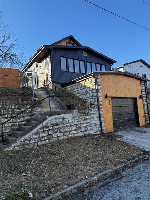 Photo of 352 N 32nd Street, Kansas City, KS 66102 (MLS # 2589124)