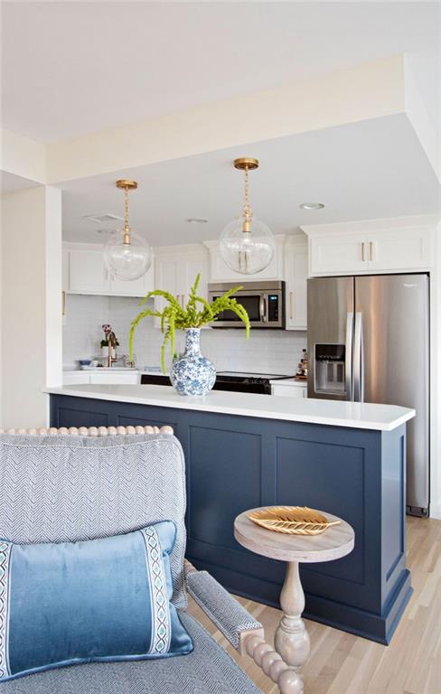 803 W 48th Street 1103