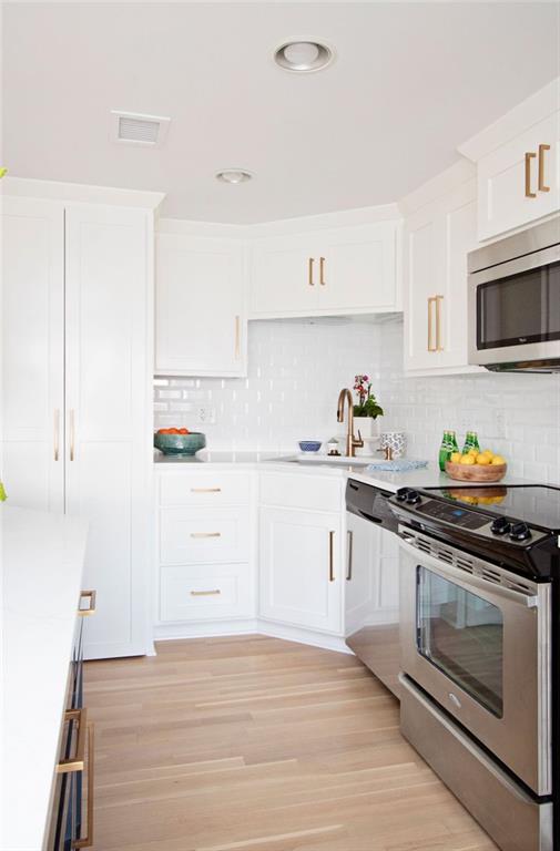 803 W 48th Street 1103