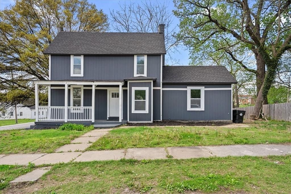 Photo of 125 S Cambell Street, Pleasant Hill, MO 64080 (MLS # 2618118)