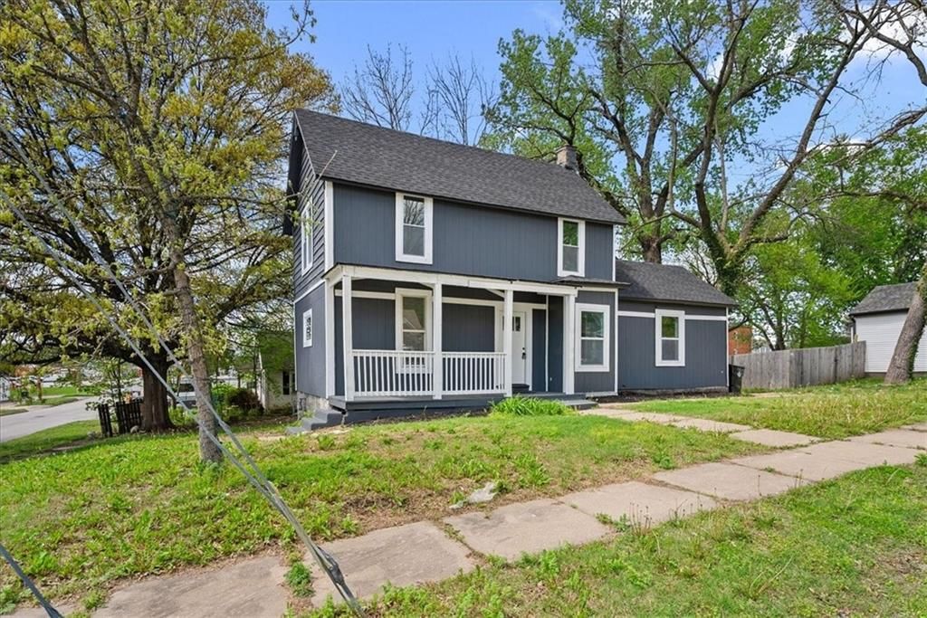 Photo of 125 S Cambell Street, Pleasant Hill, MO 64080 (MLS # 2618118)