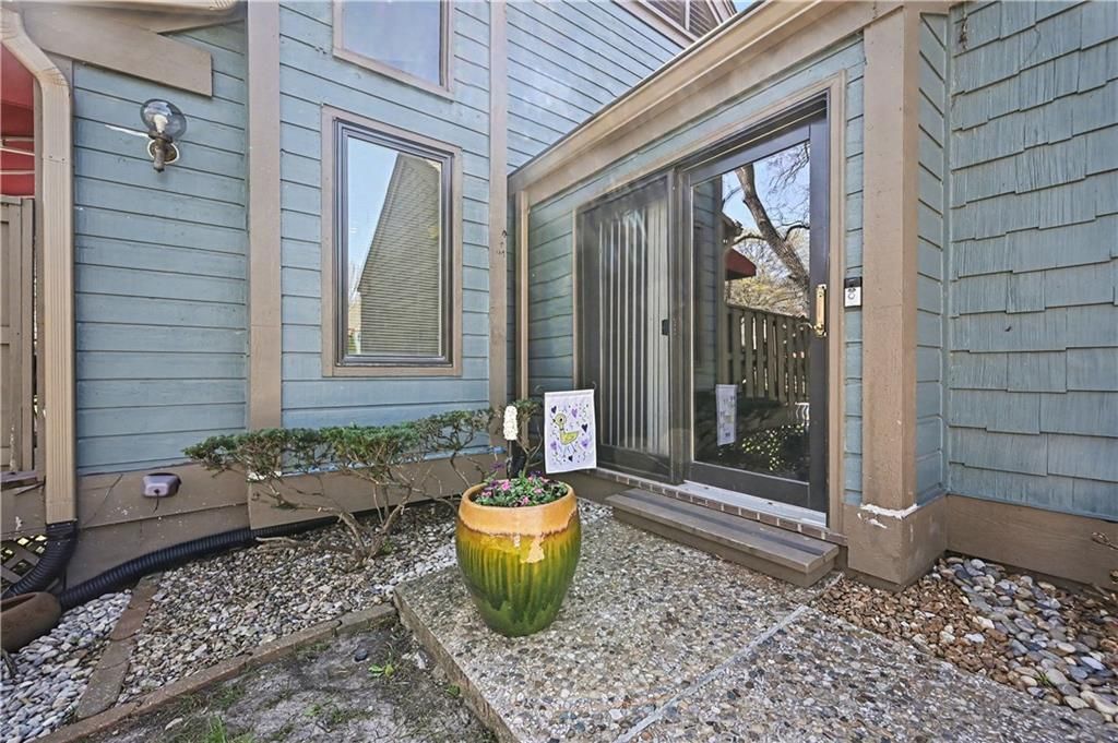 Photo of 419 Lakeside Drive, Liberty, MO 64068 (MLS # 2612597)