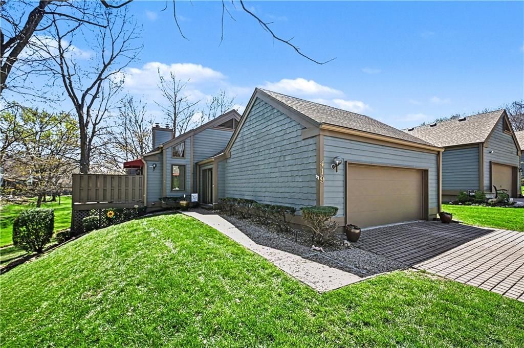 Photo of 419 Lakeside Drive, Liberty, MO 64068 (MLS # 2612597)