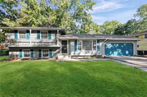 Photo of 6302 E 102nd Street, Kansas City, MO 64134 (MLS # 2644252)