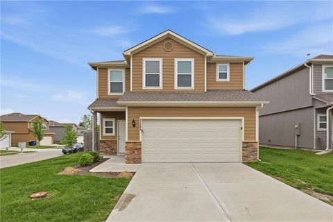 Photo of 21305 W 215th Terrace, Spring Hill, KS 66083 (MLS # 2617324)