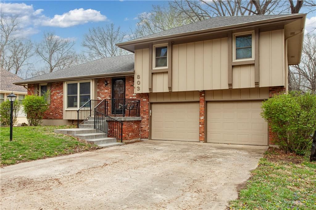 Photo of 803 Melrose Street, Liberty, MO 64068 (MLS # 2609403)