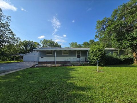 Photo of 1301 E Charles Street, Fort Scott, KS 66701 (MLS # 2628221)