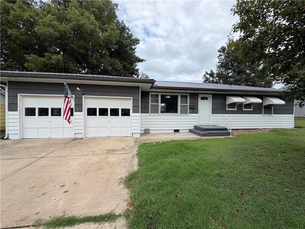 Photo of 237 Kaw Avenue, Garnett, KS 66032 (MLS # 2643189)