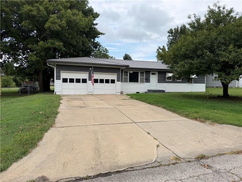 Photo of 237 Kaw Avenue, Garnett, KS 66032 (MLS # 2643189)