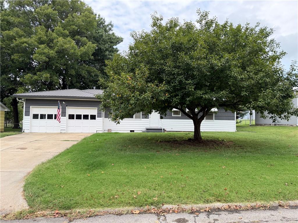 Photo of 237 Kaw Avenue, Garnett, KS 66032 (MLS # 2643189)