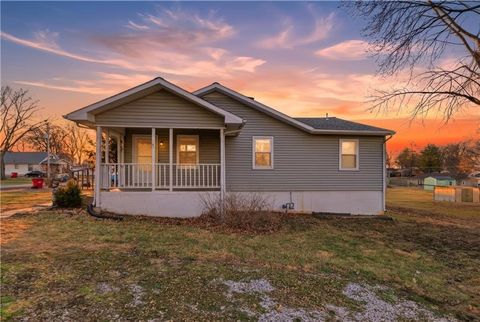 200 SW 7th Street, Oak Grove, MO 64075 - #: 2600836