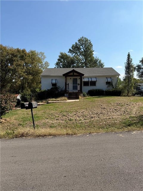 Photo of 6125 N Denver Avenue, Kansas City, MO 64119 (MLS # 2647125)
