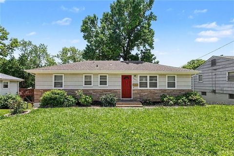 Photo of 7601 E 76th Street, Kansas City, MO 64138 (MLS # 2625570)