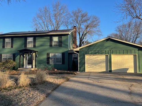 Photo of 806 Galveston Drive, Liberty, MO 64068 (MLS # 2604768)