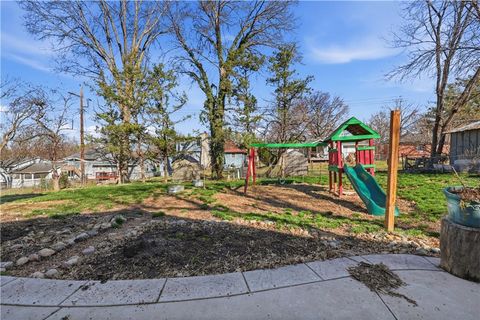 Tiny photo for 806 Galveston Drive, Liberty, MO 64068 (MLS # 2604768)