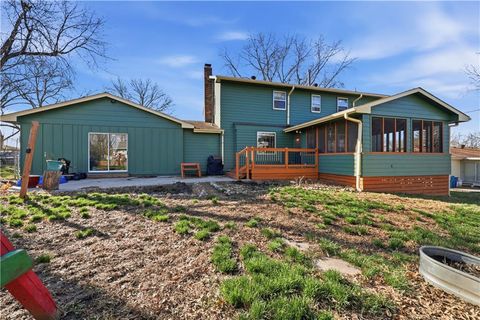 Tiny photo for 806 Galveston Drive, Liberty, MO 64068 (MLS # 2604768)