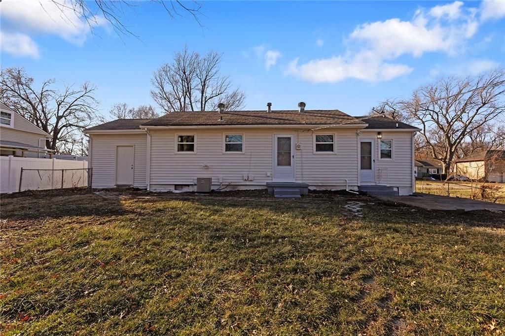 Photo of 609 Florence Avenue, Lees Summit, MO 64063 (MLS # 2592213)
