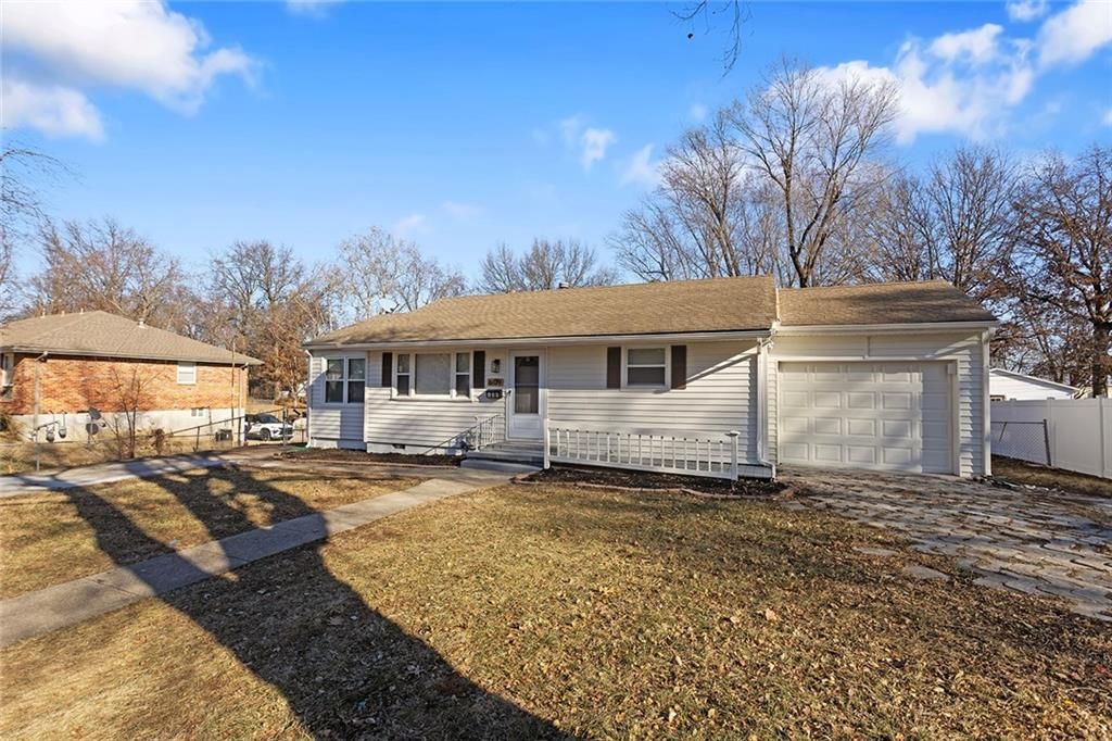 Photo of 609 Florence Avenue, Lees Summit, MO 64063 (MLS # 2592213)
