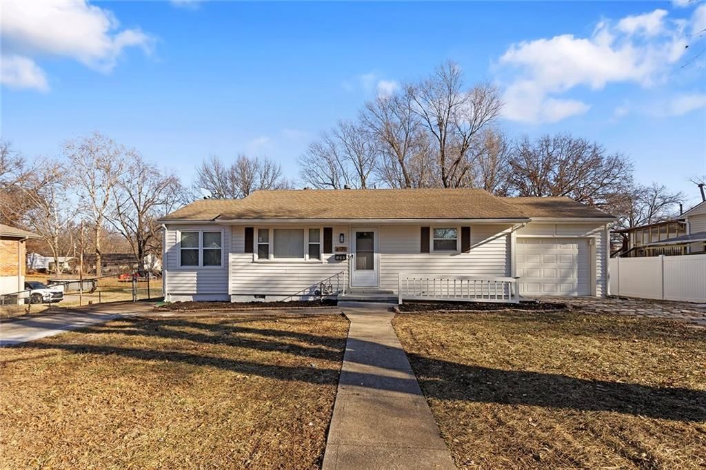 Photo of 609 Florence Avenue, Lees Summit, MO 64063 (MLS # 2592213)
